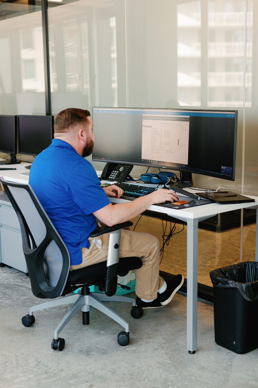 4V4A6315